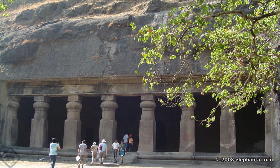 Entry to the main cave in Elephanta