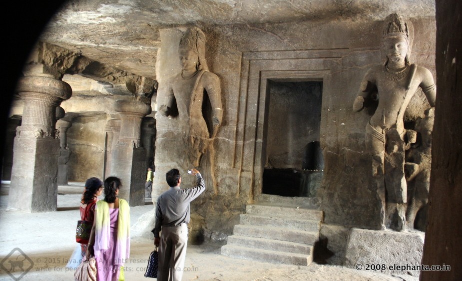 Court of Linga Shrine in Cave 1